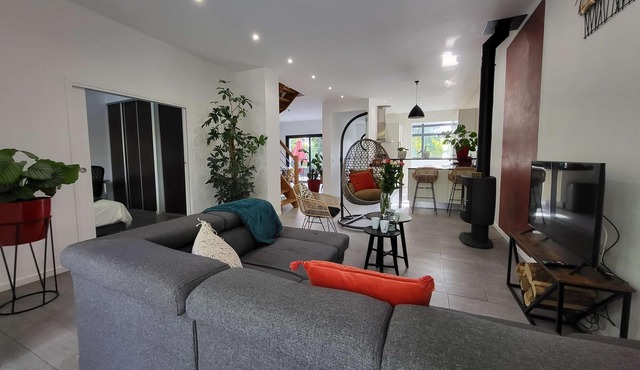 Splendid Villa: Spa & Billiards & Air Hockey access to RER 35 min from Paris