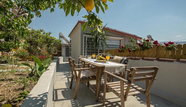 Splendid Views from a Cozy Cottage with a Garden Terrace