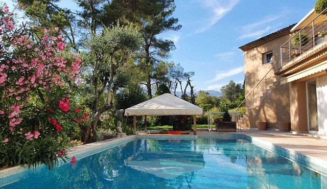 Splendid Villa with swimming pool