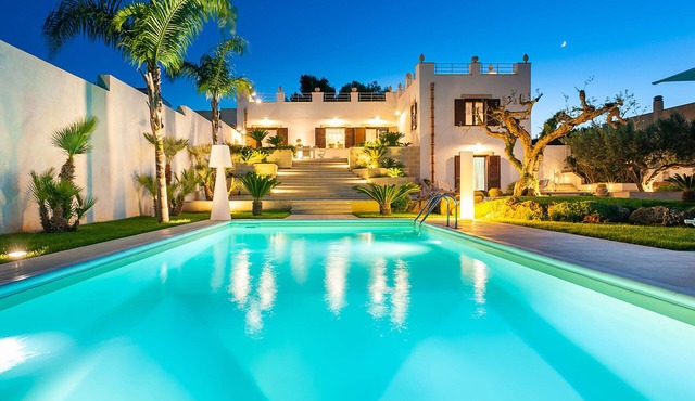 Splendid villa with pool and private wellness area. Non far from the sea
