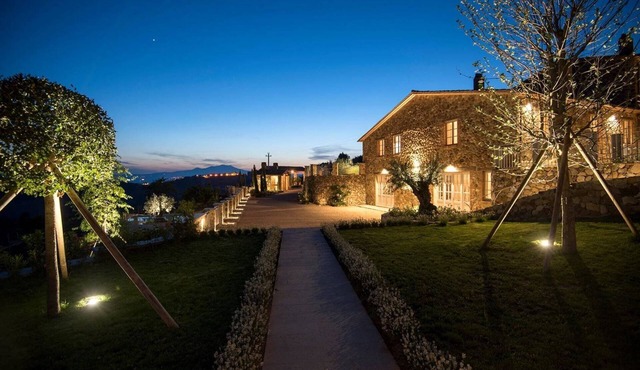 Splendid Villa with big mediterranean garden. Pool, heated jacuzzi, fishing pond