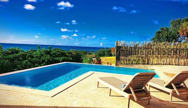 Splendid villa with private pool near the beach
