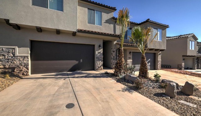 Splendid Whole Townhome - Private Hot Tub Firepit VS546