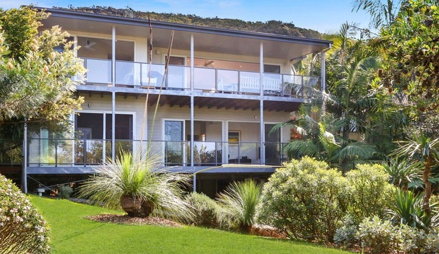 Splendour on Grandview by HolidayCo.