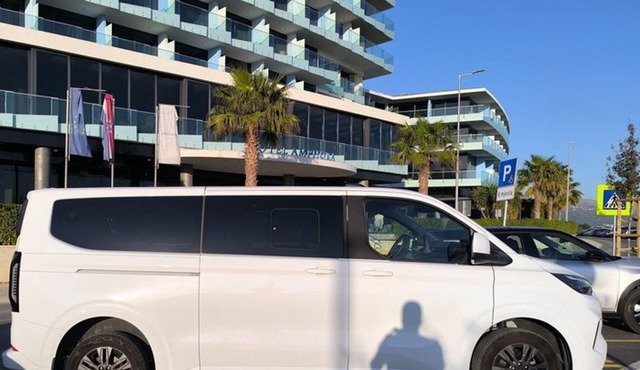 Split Airport private transfer – Luxury van (Up to 8 per vehicle)
