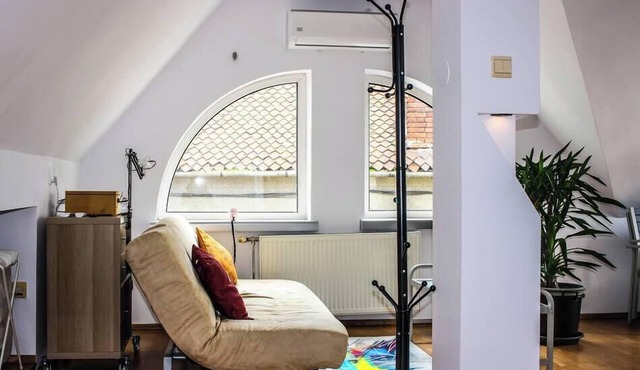 Split Crib – Attic Studio with ACandVideo Projector