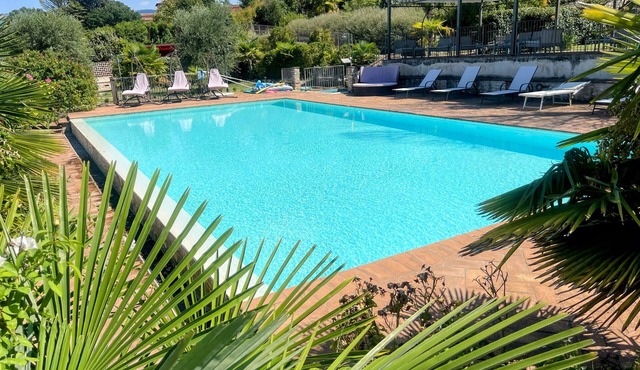 Spoleto Poolside - sleeps 24. Spectacular grounds with ramp, pool + jacuzzi.