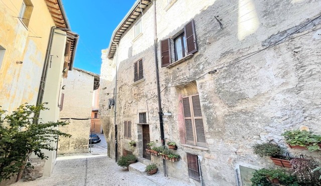 Spoleto storico spacious city house - car unnecessary - wifi - sleeps 10