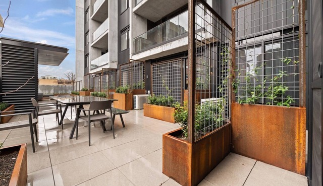 Spotless Braddon Studio with Accessible Bathroom