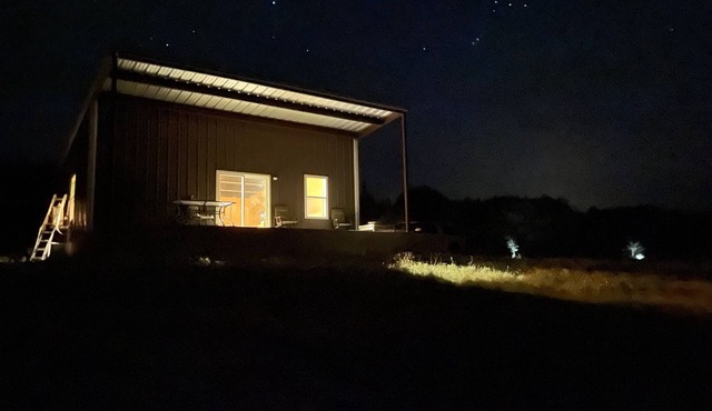 Sprague Ranch Cabin: Hill Country Views, Mesquite Firepit, Trails & Pond
