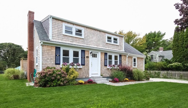 Sprawling 5 BR Chatham Escape/Endless Outdoor Living & Entertaining Choices