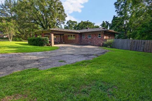 Sprawling 5BR Oasis Near FSU & Trails home