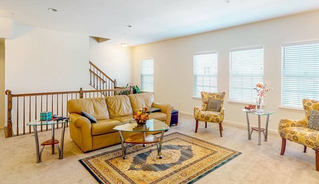 Sprawling Townhome - Water Views - Modern Interior