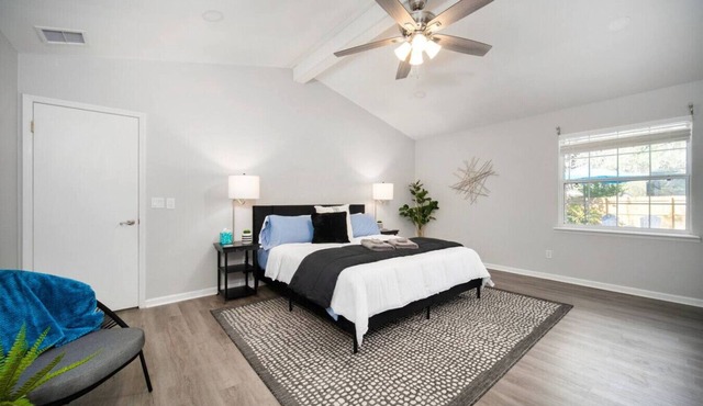 ~Spring Bliss Sleeps 13 Heated Pool~