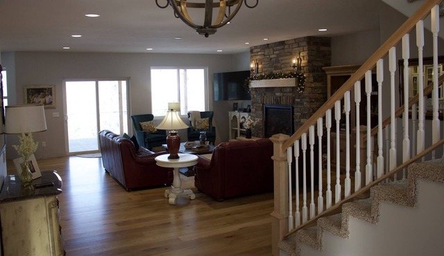 Spring break specia! luxury mountain home minutes from U of M, spectacular views