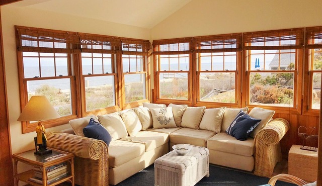 SPRING DISCOUNT - COTTAGE ON LONG ISLAND SOUND, PRIVATE BEACH, GLORIOUS SUNSETS