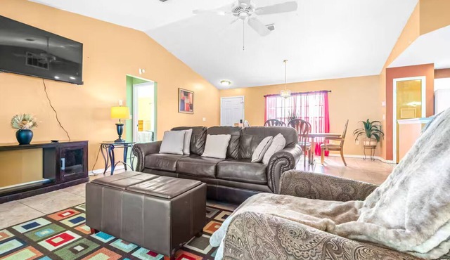 Spring Hill Serenity:Cozy Escape