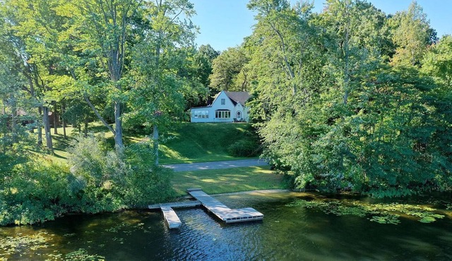 Spring is for Mom! Celebrate HER with wine, shopping and coffee on the dock!