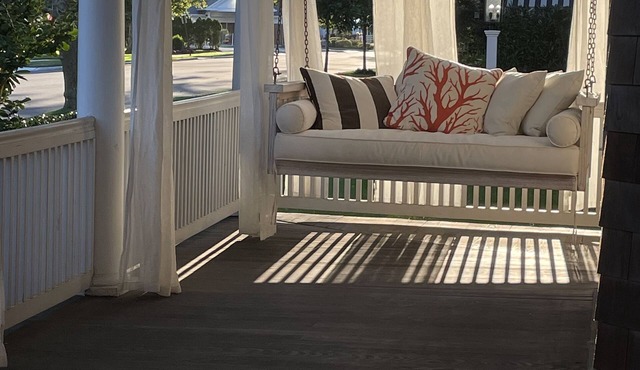 SPRING LAKER 6 bedroom wrap around porch 2 blocks to beach 1 block to town