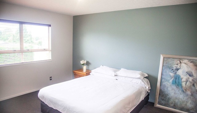 Springbank MountainSide Apartment