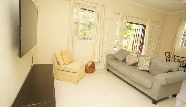 Springcourt - 1 BR condo near beaches W/POOL