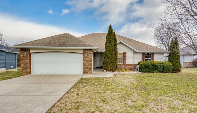 Springfield Area Retreat! Family Home w/Yard