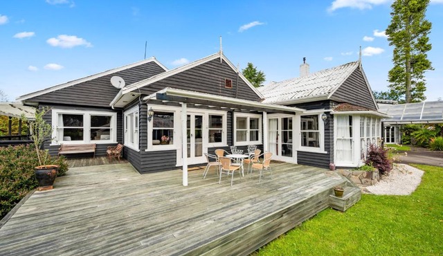 Springfield Rise Lodge - Rotorua Holiday Home