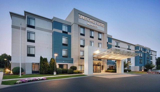 Springhill Suites Marriott Airport