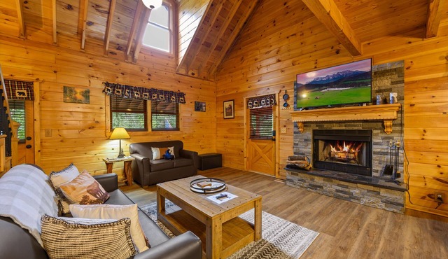 Springtime Specials! Secluded Log Cabin-NEW Hot Tub-Wrap Around Porch