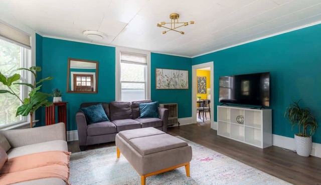 Spunky Multi-Level Unit Near Fremont Seattle