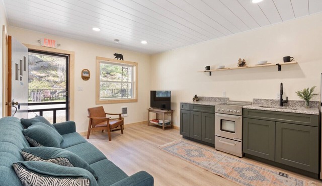 Squam Waterfront 2 bed 2 bath (Suite 3)