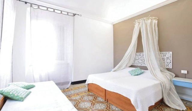 Square apartment