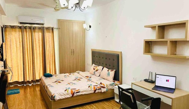 Square by Noida Studios