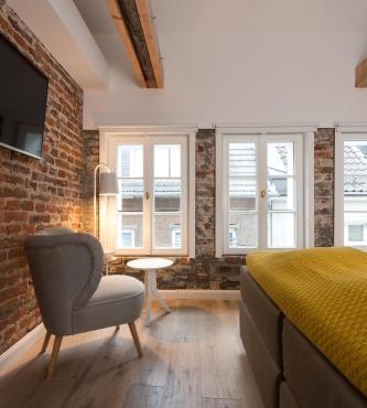Square Rooms 20