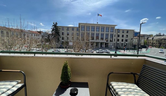 Square View