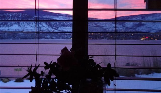 Squires House - Amazing views! Minutes to beaches, trails & wineries!