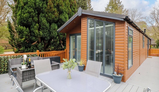 SQUIRRELS NOOK, pet friendly, with a garden in Windermere