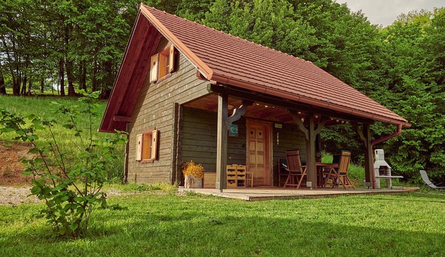 Srčna, a beautiful peaceful log cabin on Tri vile estate with amazing view