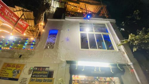 Sri Ganga Darshan cafe hostel