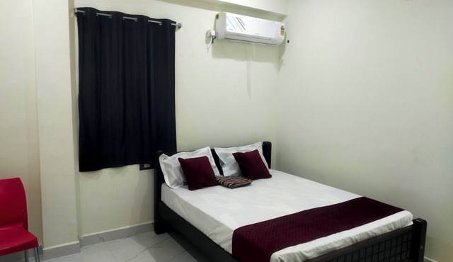 SRI NAVANEETHA KRISHNA MAHAL & RESIDENCY