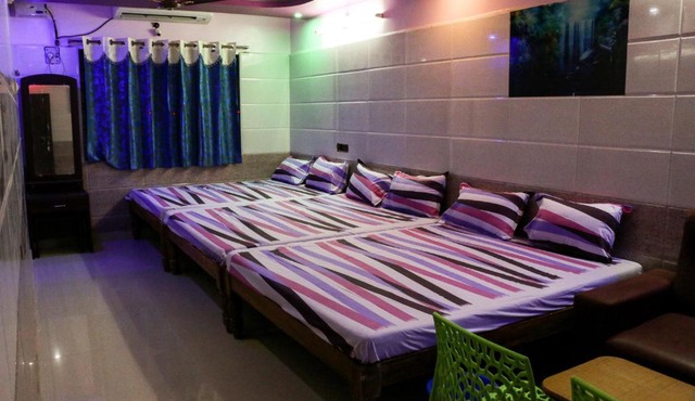 Sri Priya Lodge