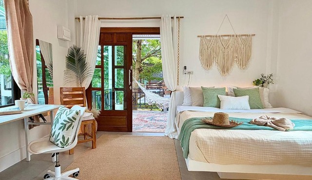 Srithanu Paradise Stay King Bed