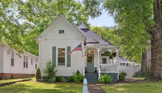 St. Elmo Twin Oaks | 2 Miles to Tourist Fun!