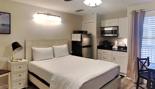 St Thomas Square #1204C | 5-Minute Walk to Beach + Amenities