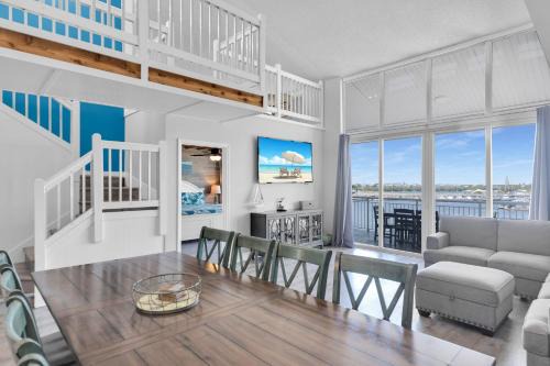 St Thomas - Waterfront Penthouse sleeps 16 w Pool & Boat Dock