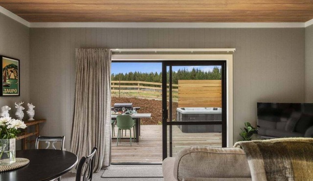 Stagford Barn with Private Hot Tub