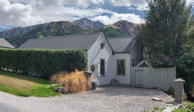 Stags Head Cottage - Arrowtown Holiday Home