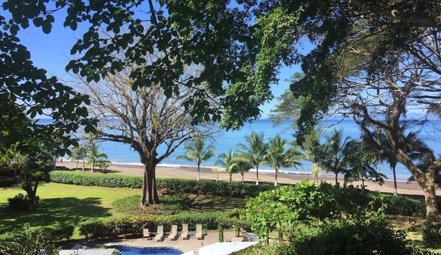 "Stalley House" Beachfront, 6bd, Pool, Maid, Cook, SUV's, 7 Kayaks