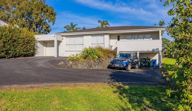 Stand-Alone Sunny Modern 3 Bedroom Home - North Shore