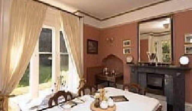 Standard Double Private Bathroom Peach Room at Burcombe Manor